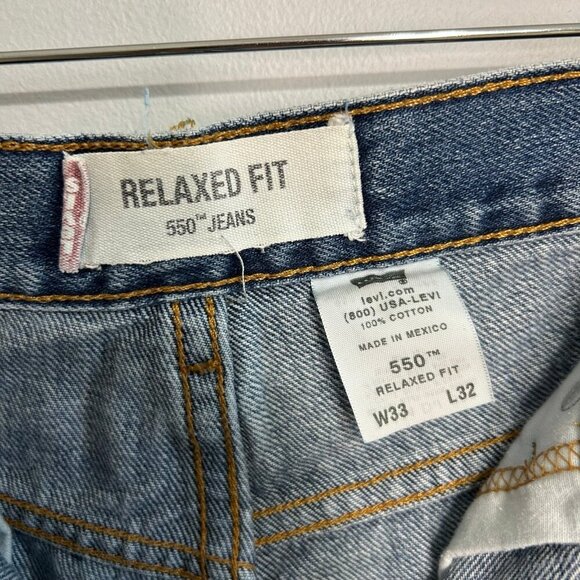 Vintage Levi’s 550 Relaxed Fit Dark Wash Cut Off Jean Shorts Women’s Size 33” - Picture 2 of 4